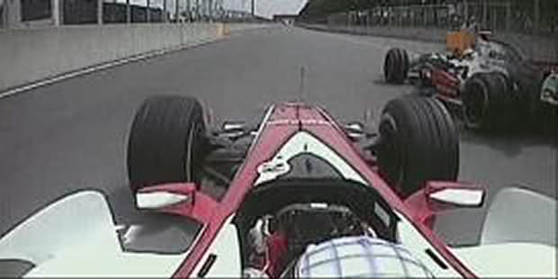 Sato gaat Alonso voorbij tijdens de Grand Prix van Canada in 2007.